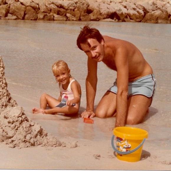 Meet your Posher, Laura - Picture 1 of 1